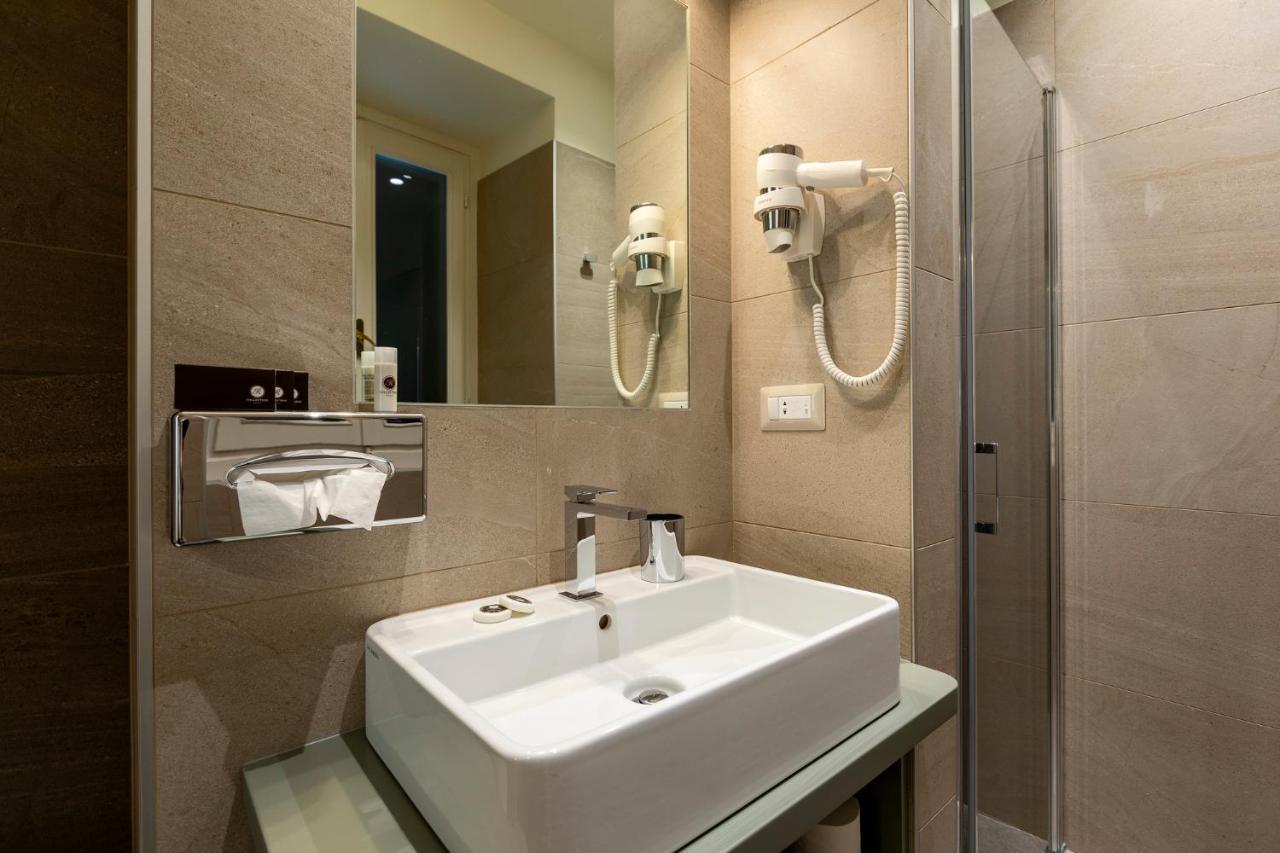 Hotel Villa Cipressi, By R Collection Hotels วาเรนนา ภายนอก รูปภาพ