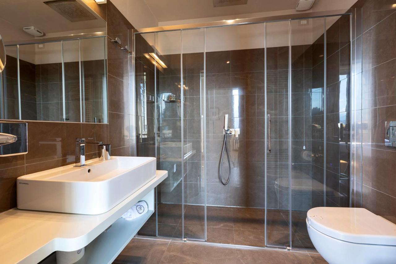 Hotel Villa Cipressi, By R Collection Hotels วาเรนนา ภายนอก รูปภาพ