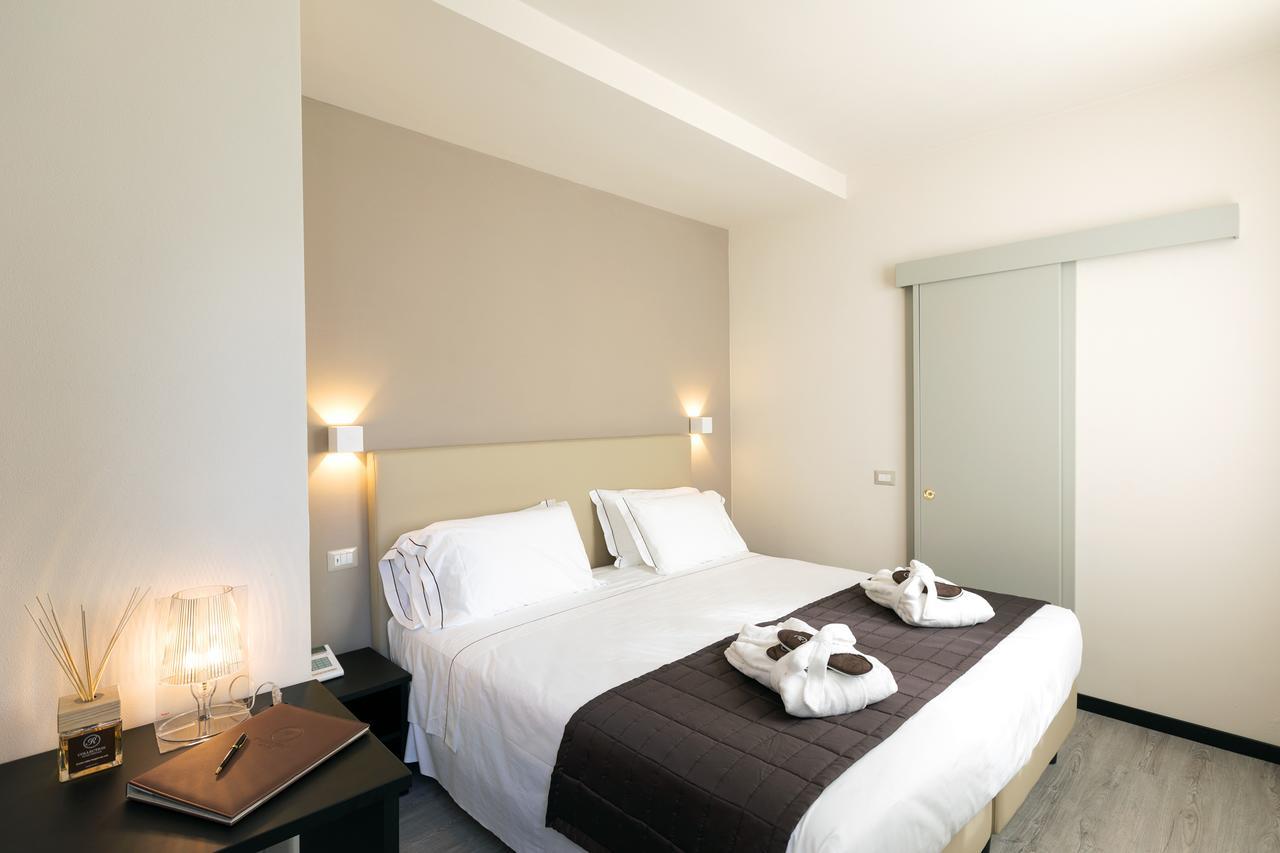 Hotel Villa Cipressi, By R Collection Hotels วาเรนนา ภายนอก รูปภาพ