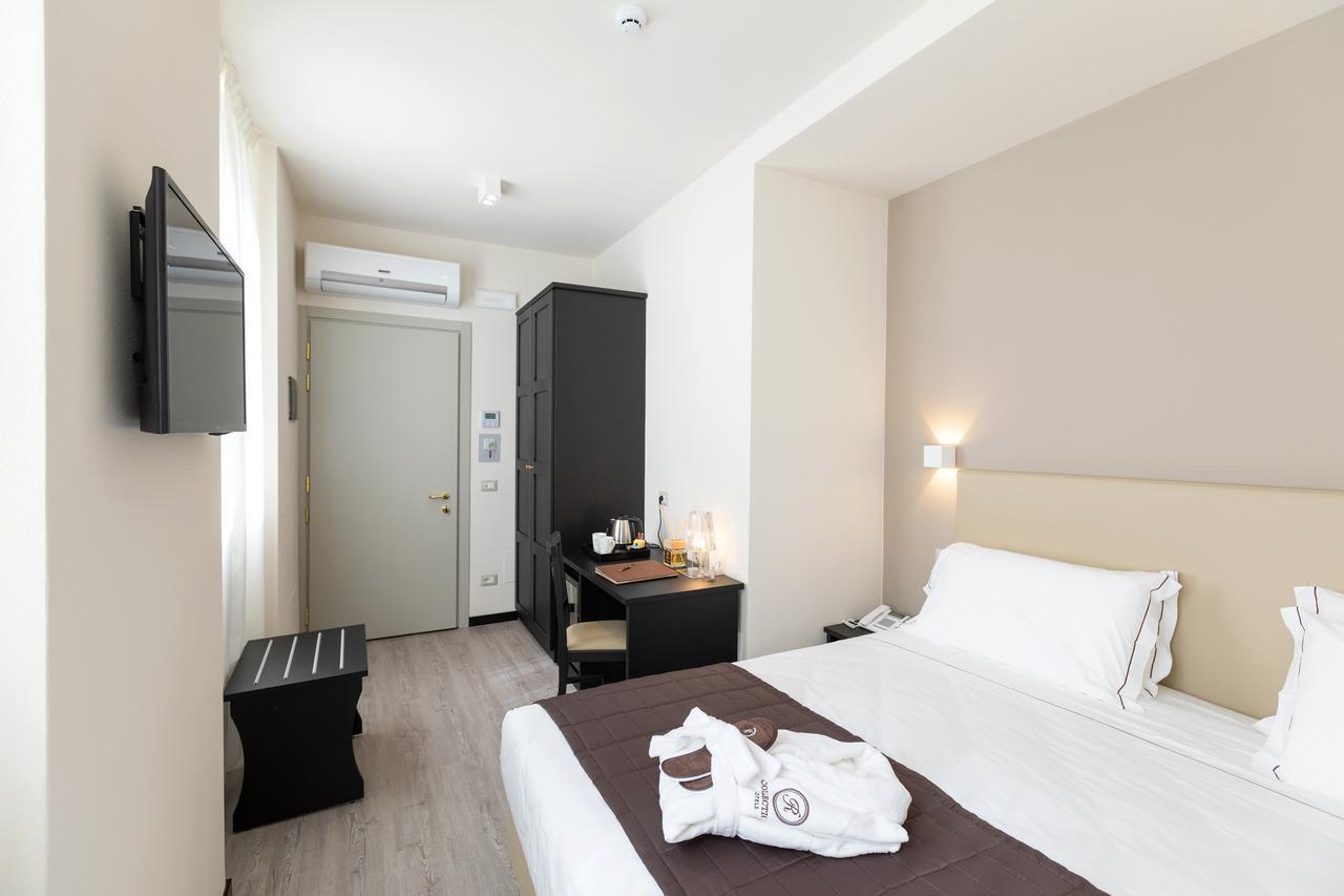 Hotel Villa Cipressi, By R Collection Hotels วาเรนนา ภายนอก รูปภาพ