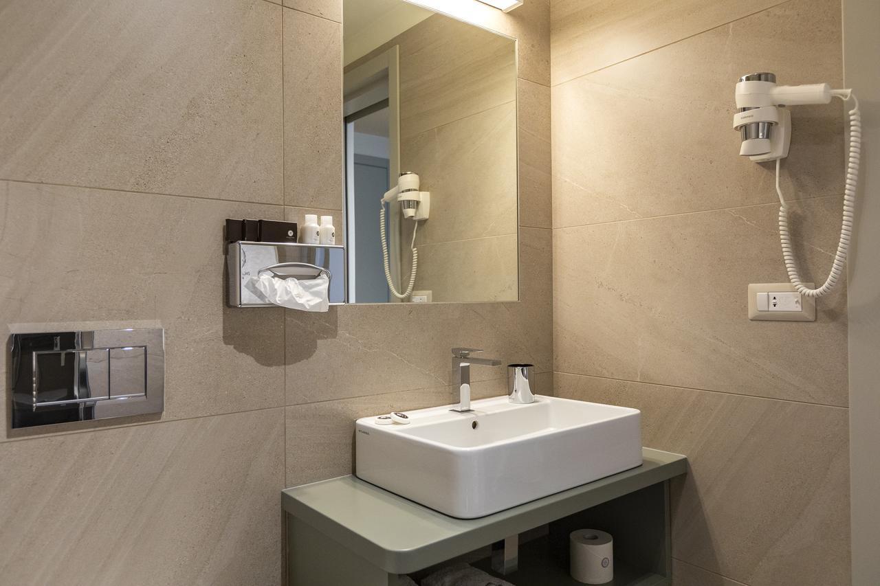 Hotel Villa Cipressi, By R Collection Hotels วาเรนนา ภายนอก รูปภาพ